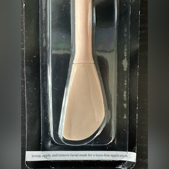 SASSY + CHIC MASK APPLICATOR - Picture 3 of 5